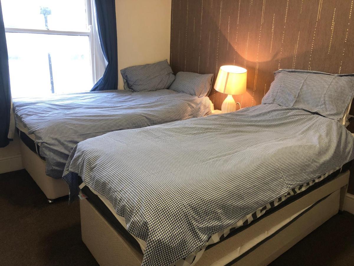 צ'לטנהם Comfortable Home, Town Centre, Free Parking,Multiple Rooms מראה חיצוני תמונה