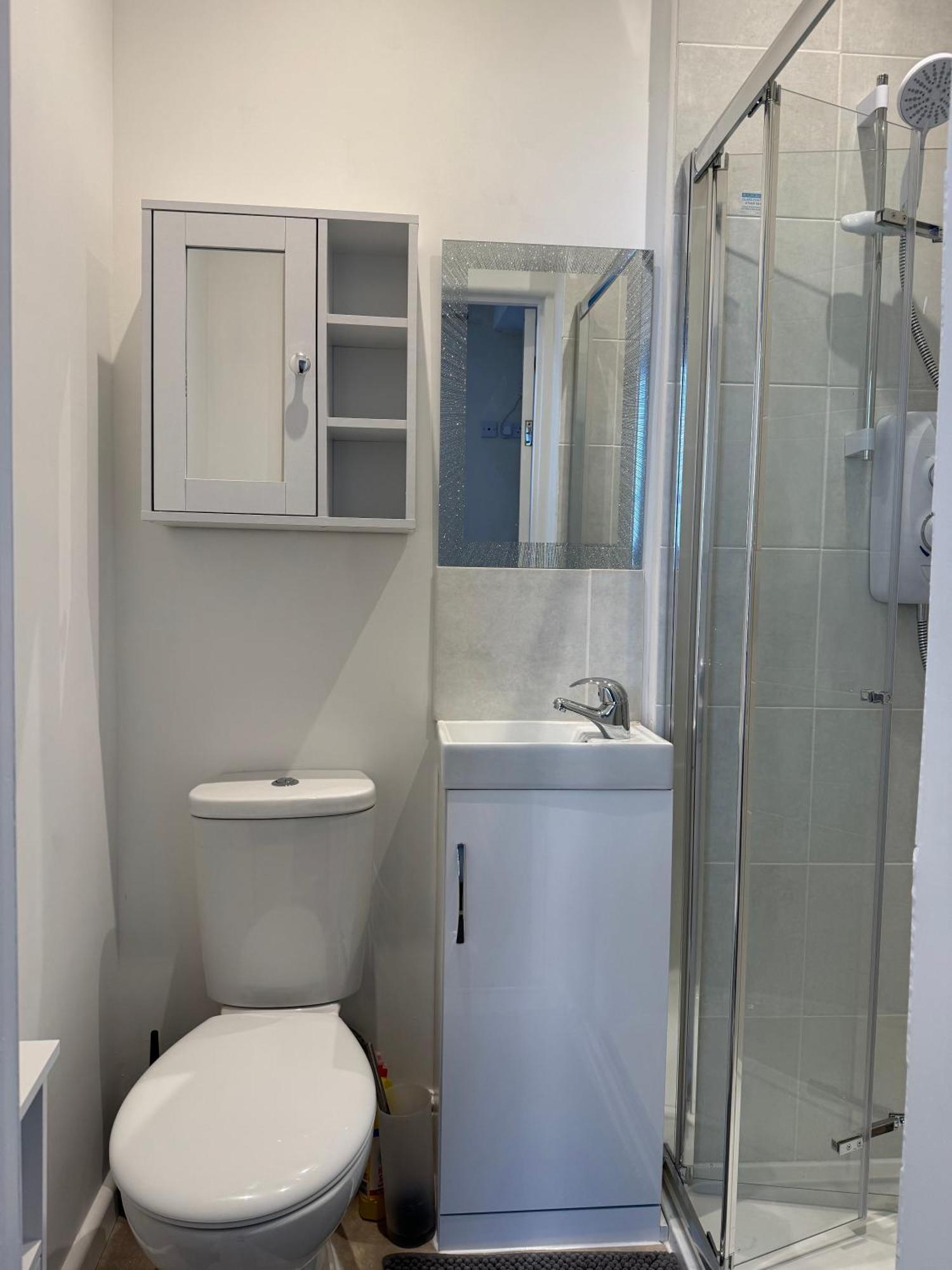 צ'לטנהם Comfortable Home, Town Centre, Free Parking,Multiple Rooms מראה חיצוני תמונה